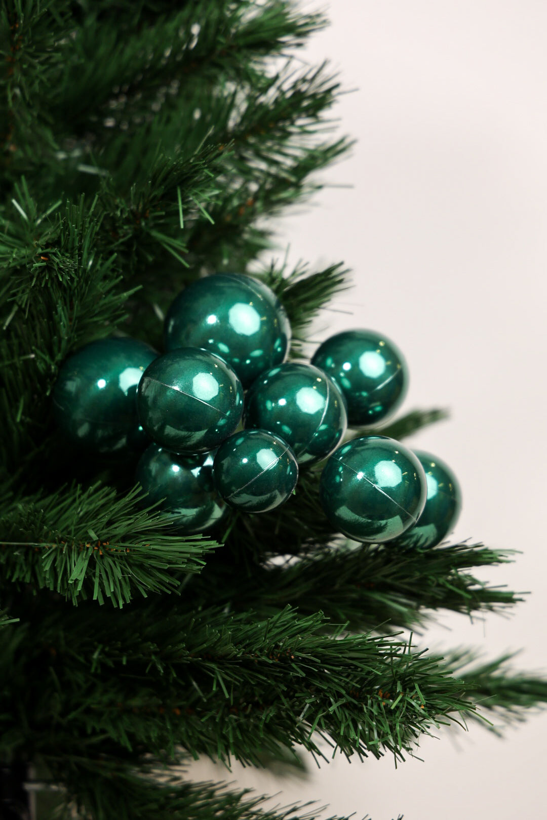 Emarled Green Balls Bunch/Bouquet