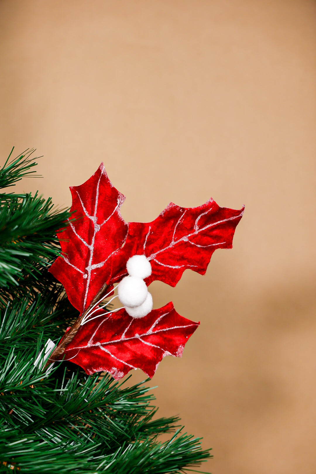 Velvet Holly Leafs Pick