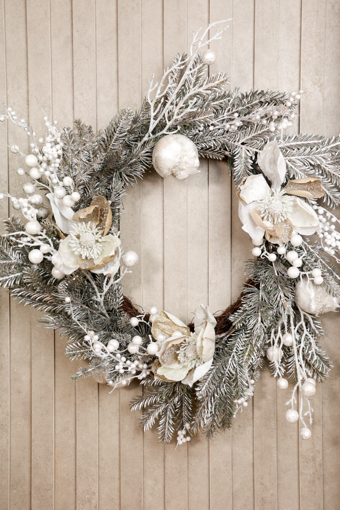 Wreath with Champagne / Creamy flowers