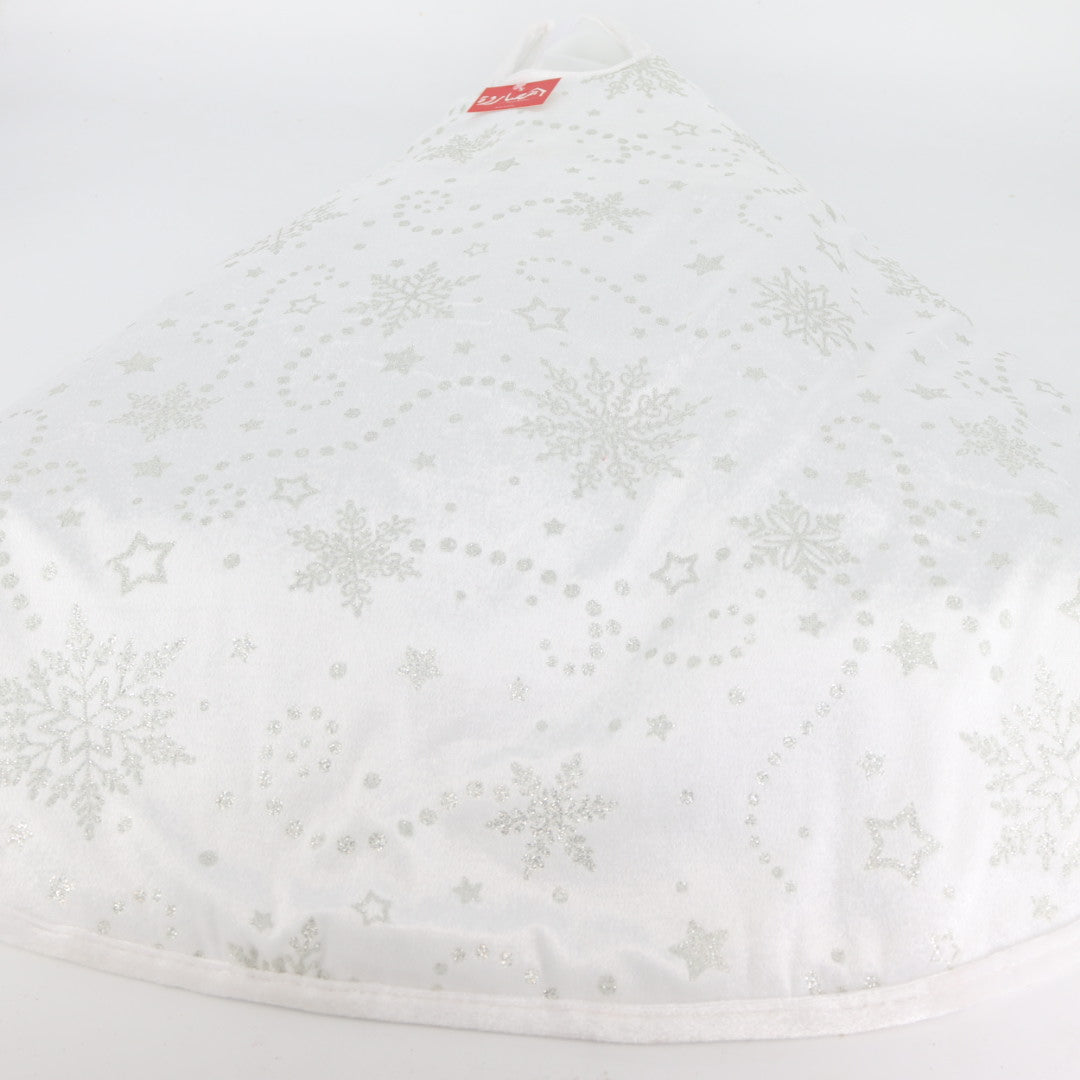 White With White Snowflakes Tree Skirt