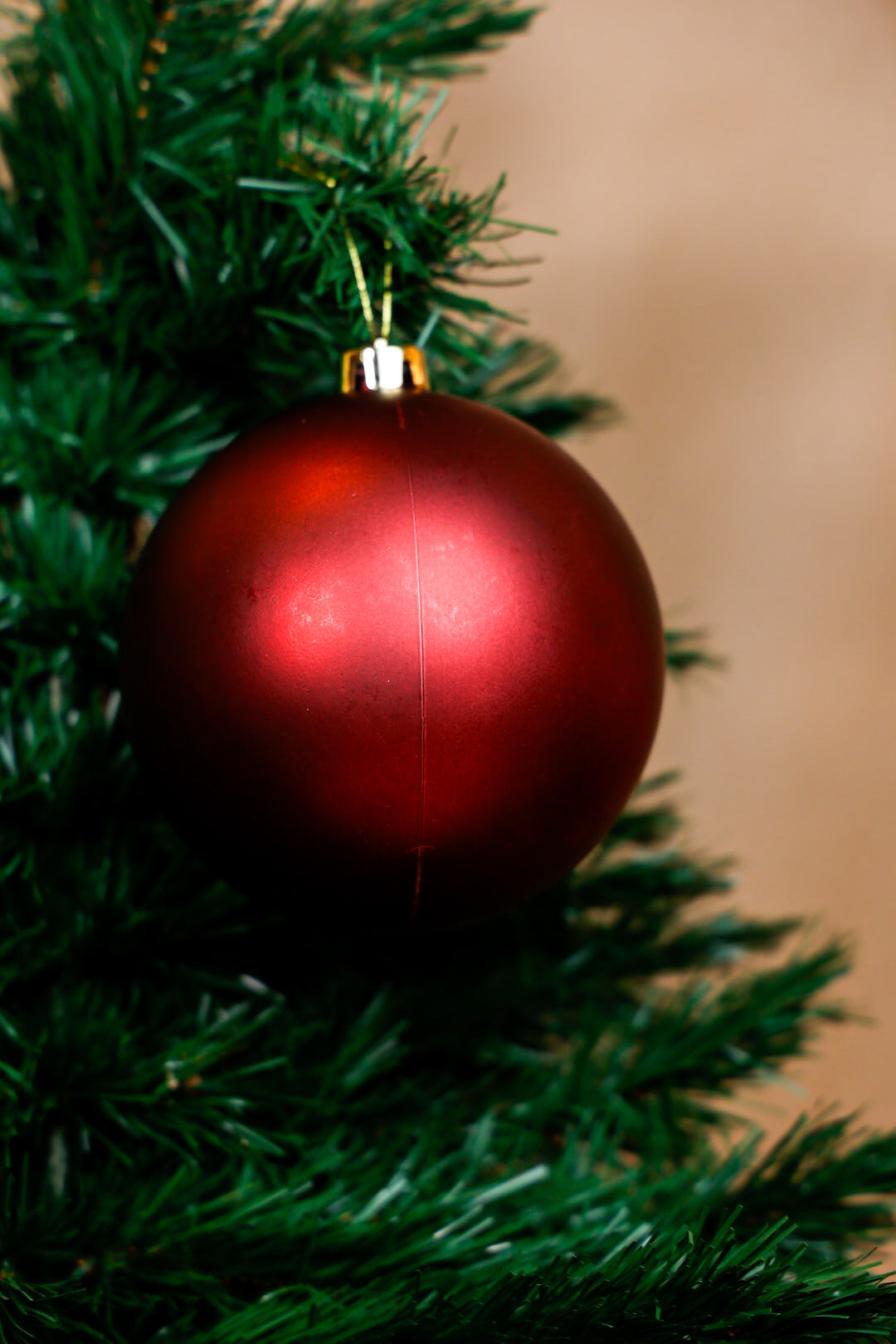 15cm Burgundy Plastic Ball